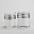 Jar sans air acrylique blanc et argenté à la crème cosmétique sans air